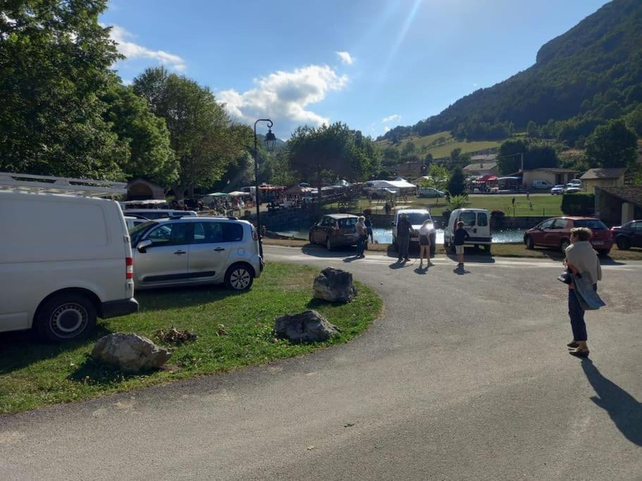 Gite L'Enclos O Rendez-Vous Roquefeuil-Pays De Sault- Avec Jardin Exterior photo